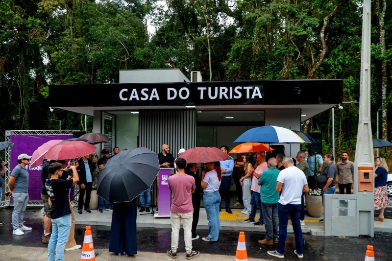 Inauguração da Casa do Turista em São Roque, novo marco para o turismo local.