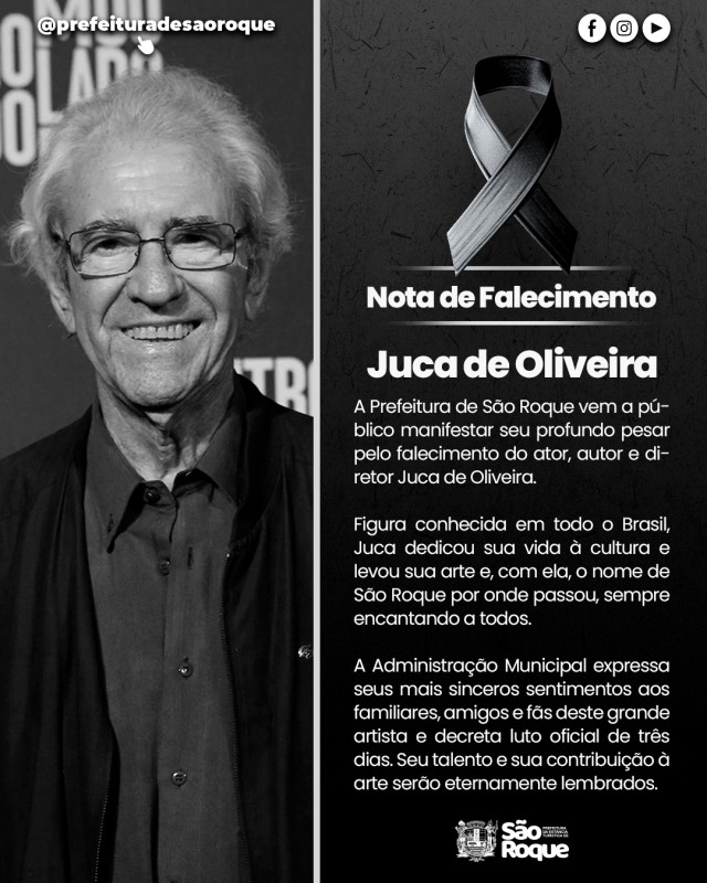 Em foto em preto e branco, Juca de Oliveira sorri, usando óculos e casaco. Ao lado, mensagem da Prefeitura de São Roque lamentando seu falecimento.