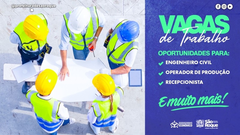 Profissionais da construção civil analisam planta baixa. Imagem ilustra notícia sobre vagas de emprego em São Roque, com destaque para Engenheiro Civil.