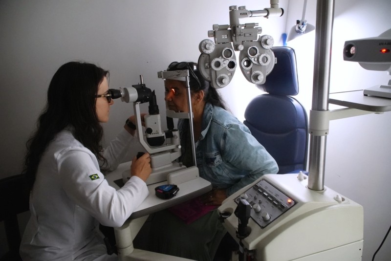Mutirão oftalmológico em São Roque com ônibus do Banco de Olhos e atendimentos a mais de 1.500 pessoas.