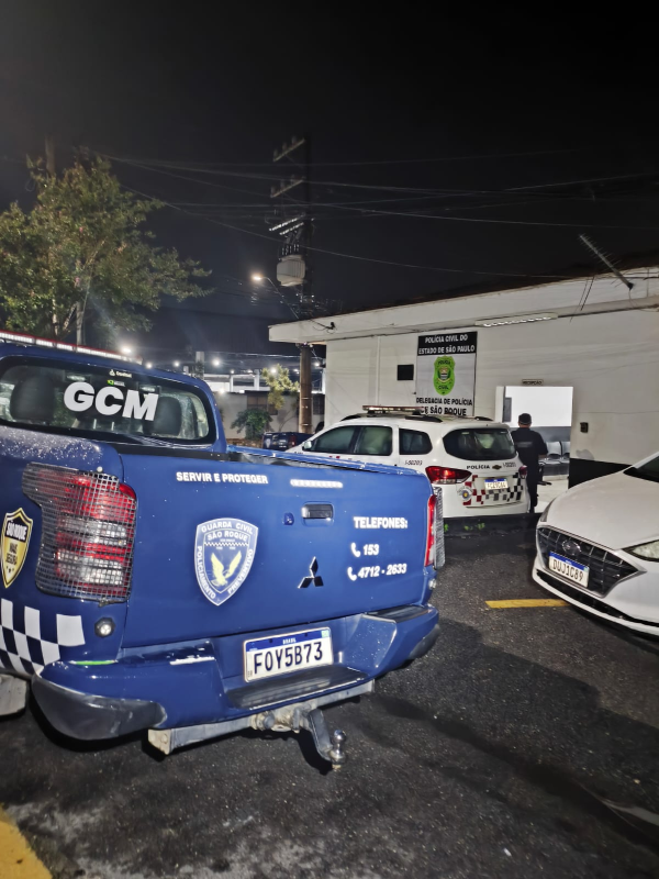 Guarda Municipal e Polícia Militar em ação durante tentativa de roubo frustrada em supermercado de São Roque.